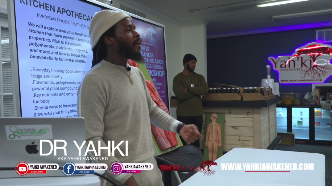 ⁣Dr Yahki Teaches his students to move their lymphatic system